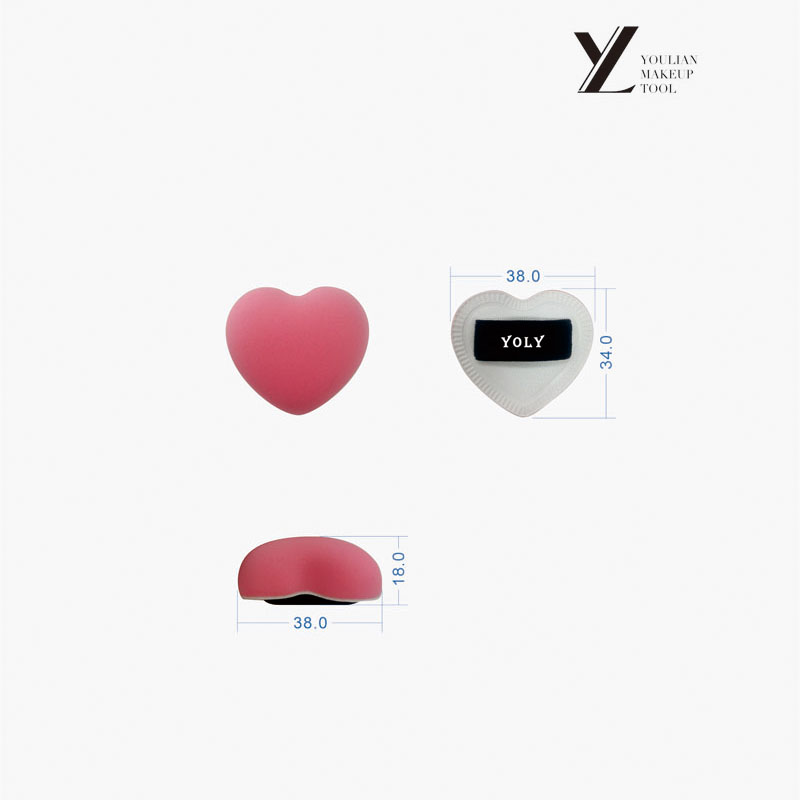 Jaka jest różnica między puszkiem do pudru a gąbką do makijażu?